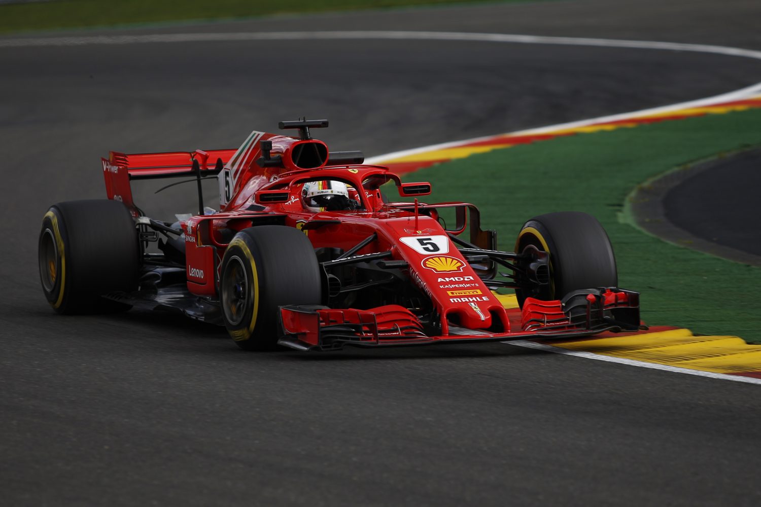 VT1: Vettel het snelst van start op Spa, Verstappen tweede