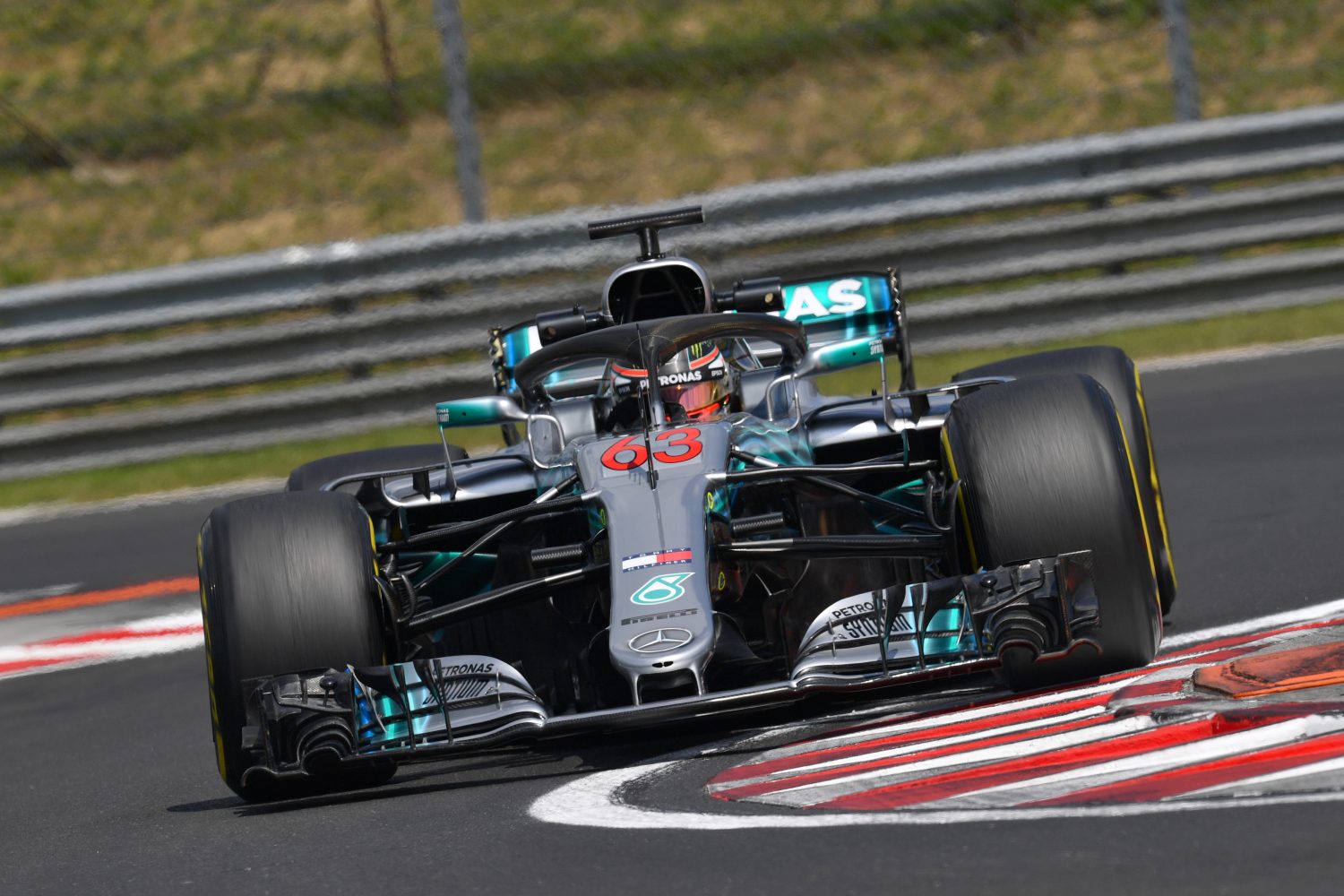 Russell: ‘Ik probeer F1-teams onder druk te zetten met mijn prestaties’