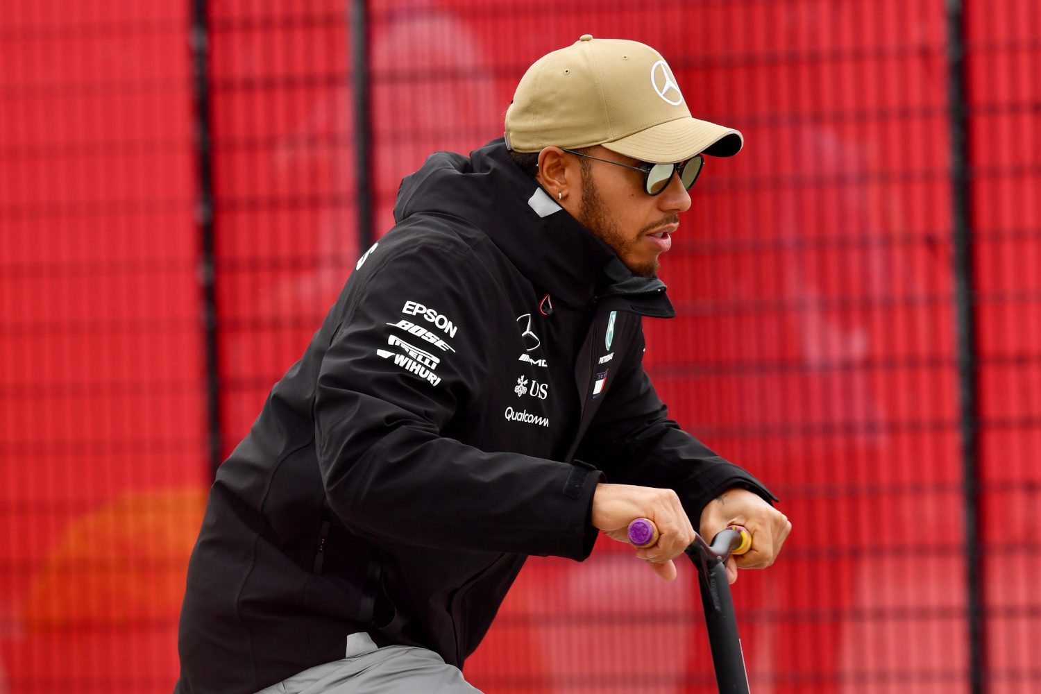 Hamilton dreigt: ‘Bij 25 races op de kalender doe ik niet meer mee’