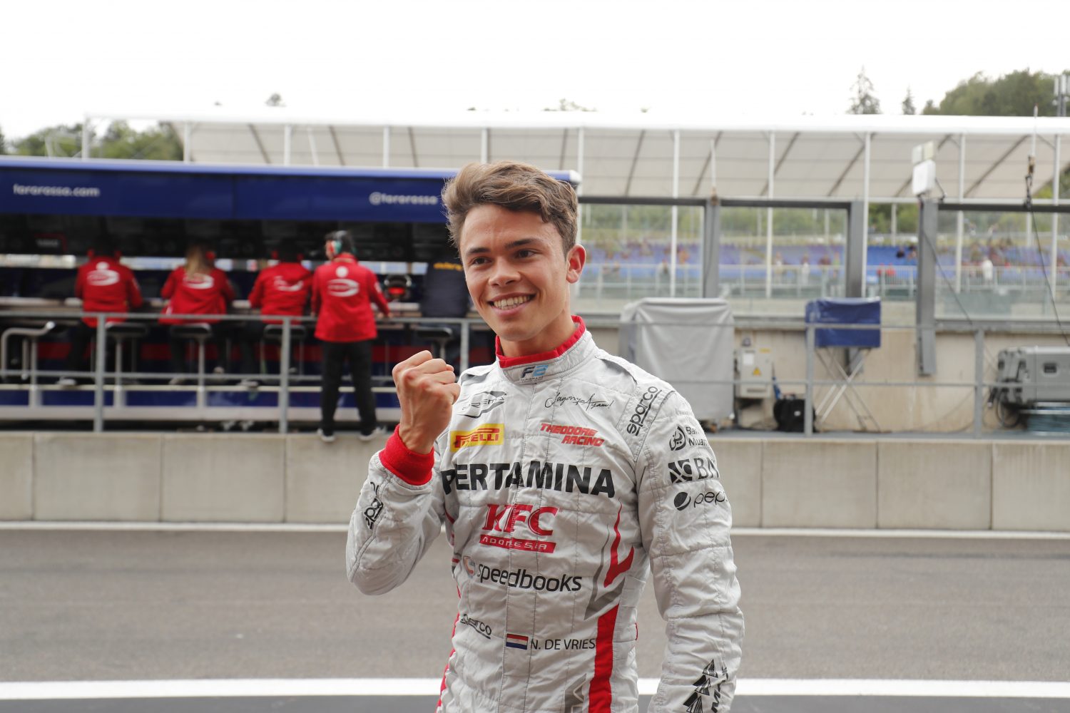 Formule 2: De Vries rijdt vanaf pole naar zege in Spa
