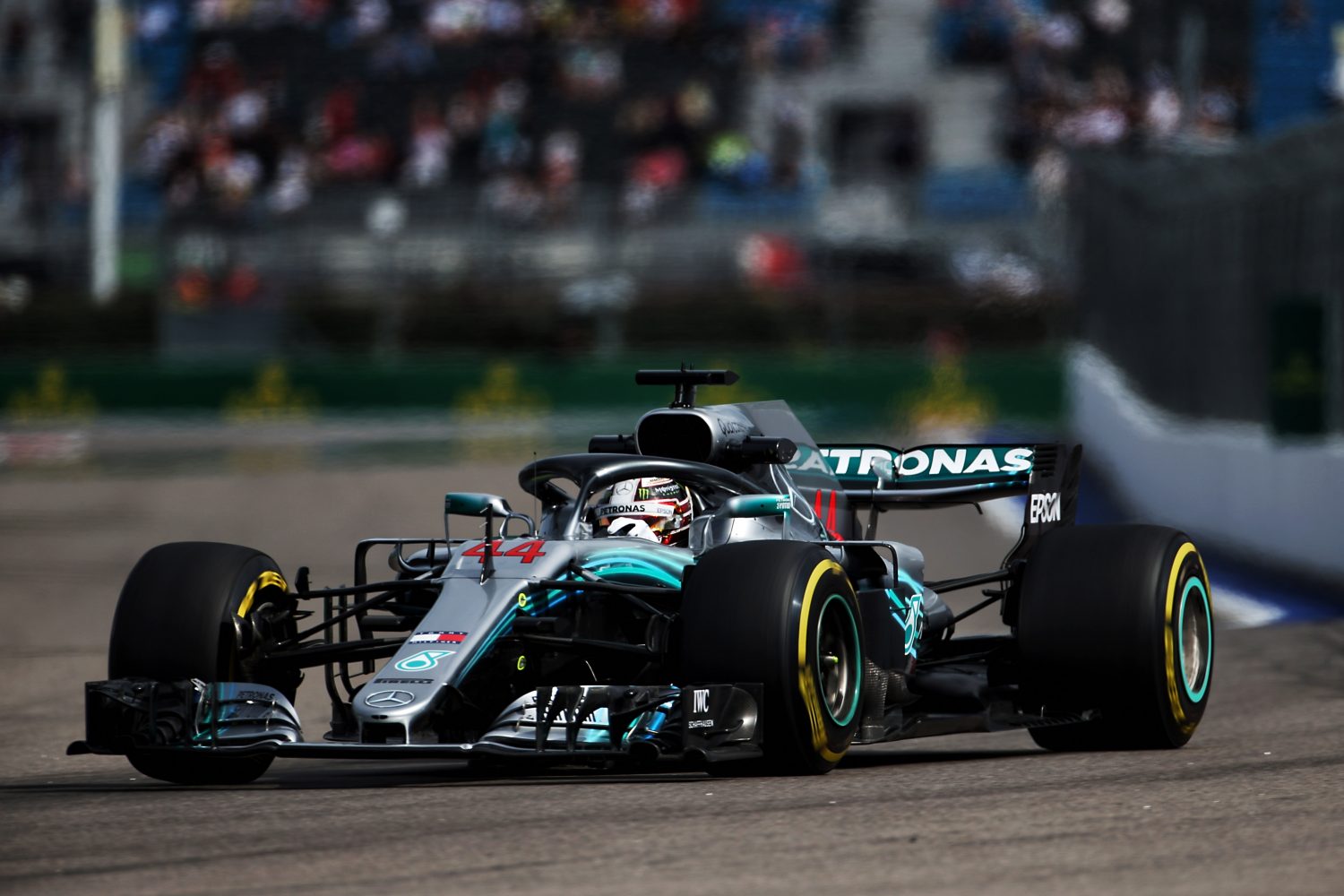 VT2: Hamilton en Bottas melden zich vooraan