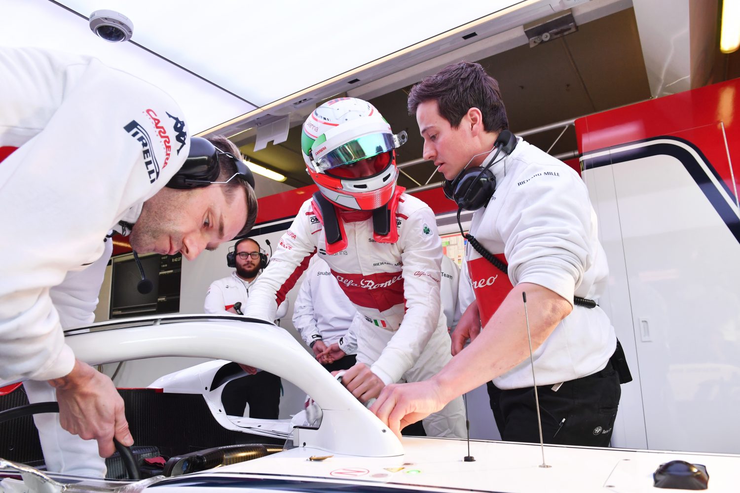 Giovinazzi wordt teamgenoot van Räikkönen bij Sauber
