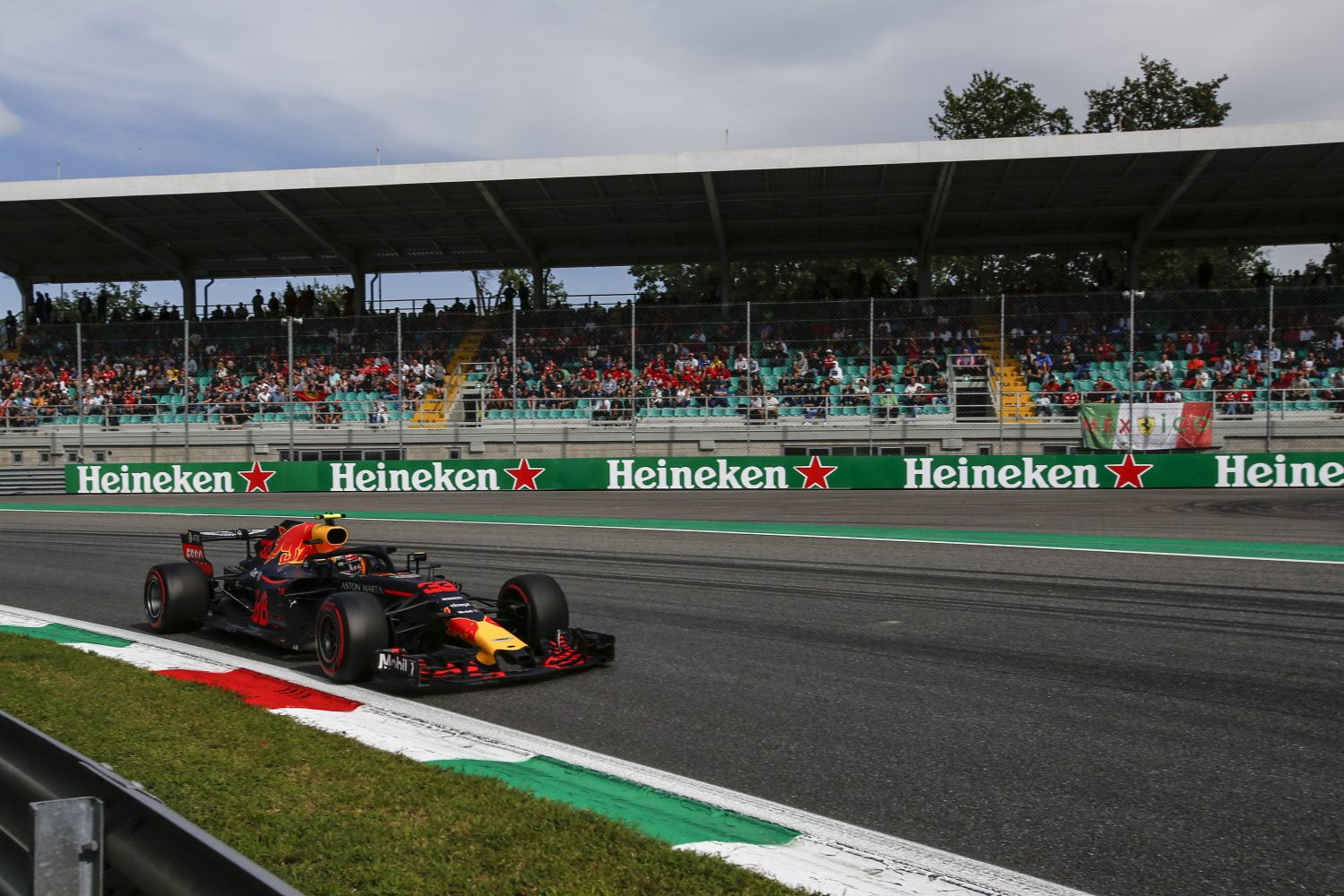 Verstappen sluit eenzame race niet uit: ‘Op eigen kracht komen we hier niet naar voren’