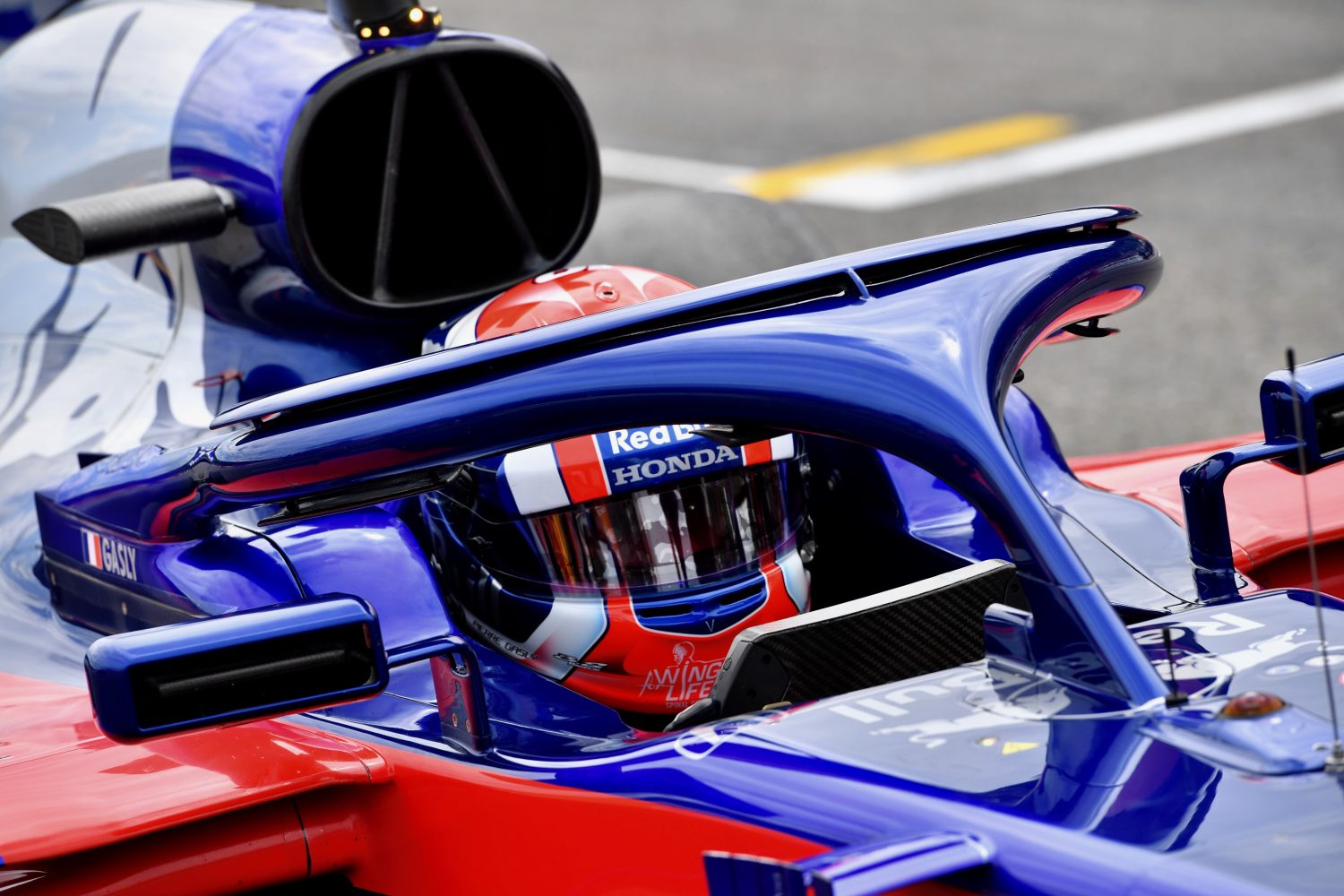 Gasly kreeg brokstuk tegen zijn vizier: ‘Ik dacht dat het er doorheen zou gaan’
