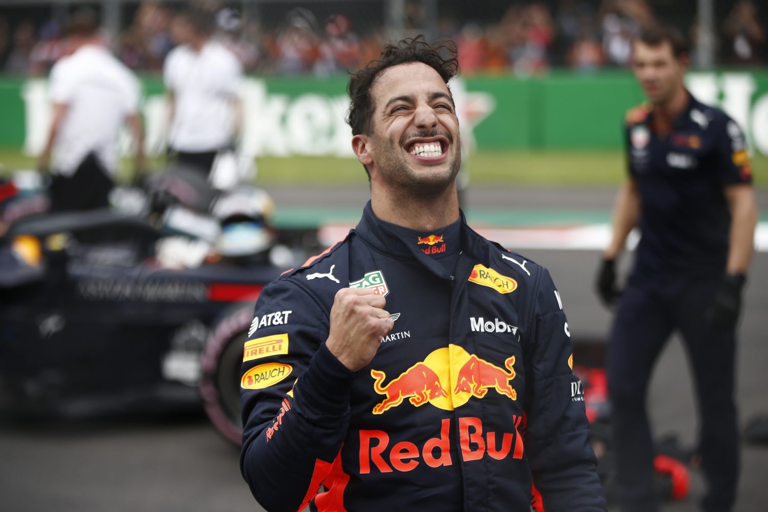 Ricciardo euforisch: ‘Oh! Ik zit me hier echt nog in te houden hoor!’