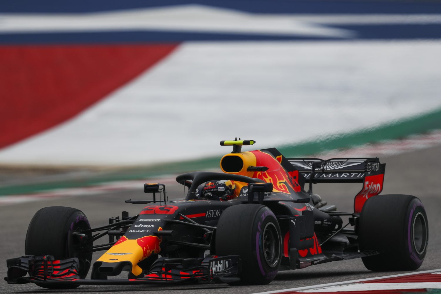 Verstappen: Zo snel mogelijk en zonder schade naar voren