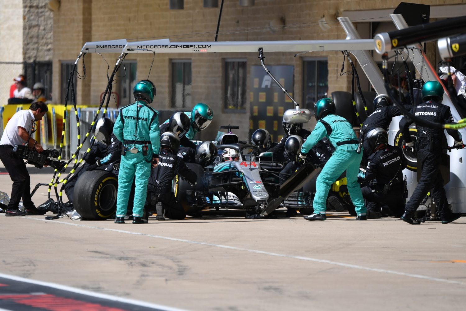 Wolff: ‘Toen Lewis binnenkwam gingen we voor een tweestopper’