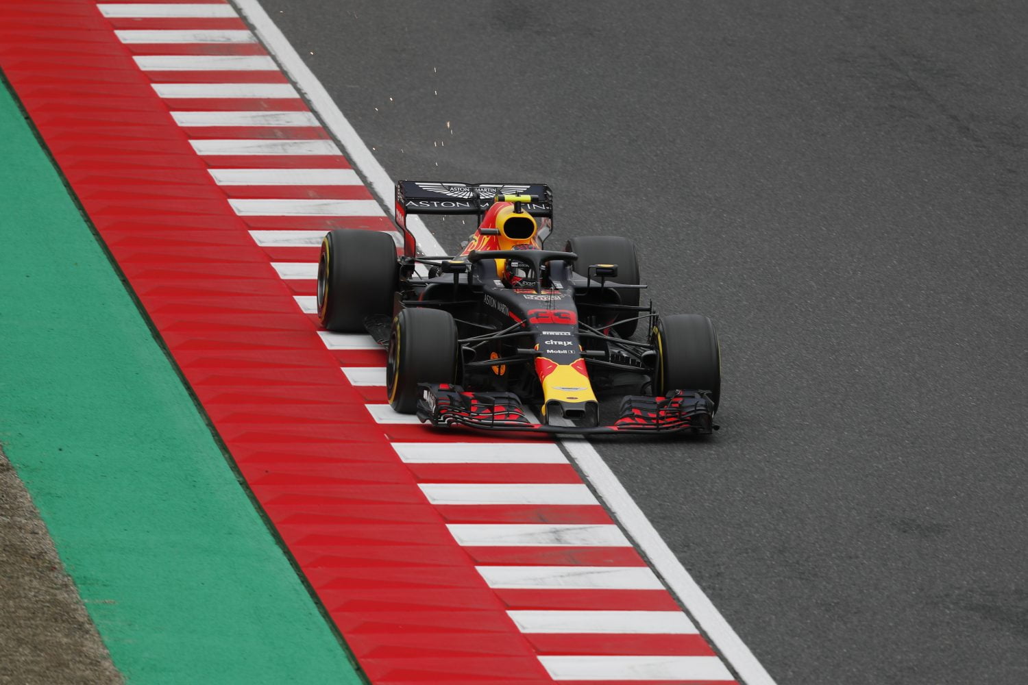 VT3: Hamilton nipt voor Vettel, Verstappen P4