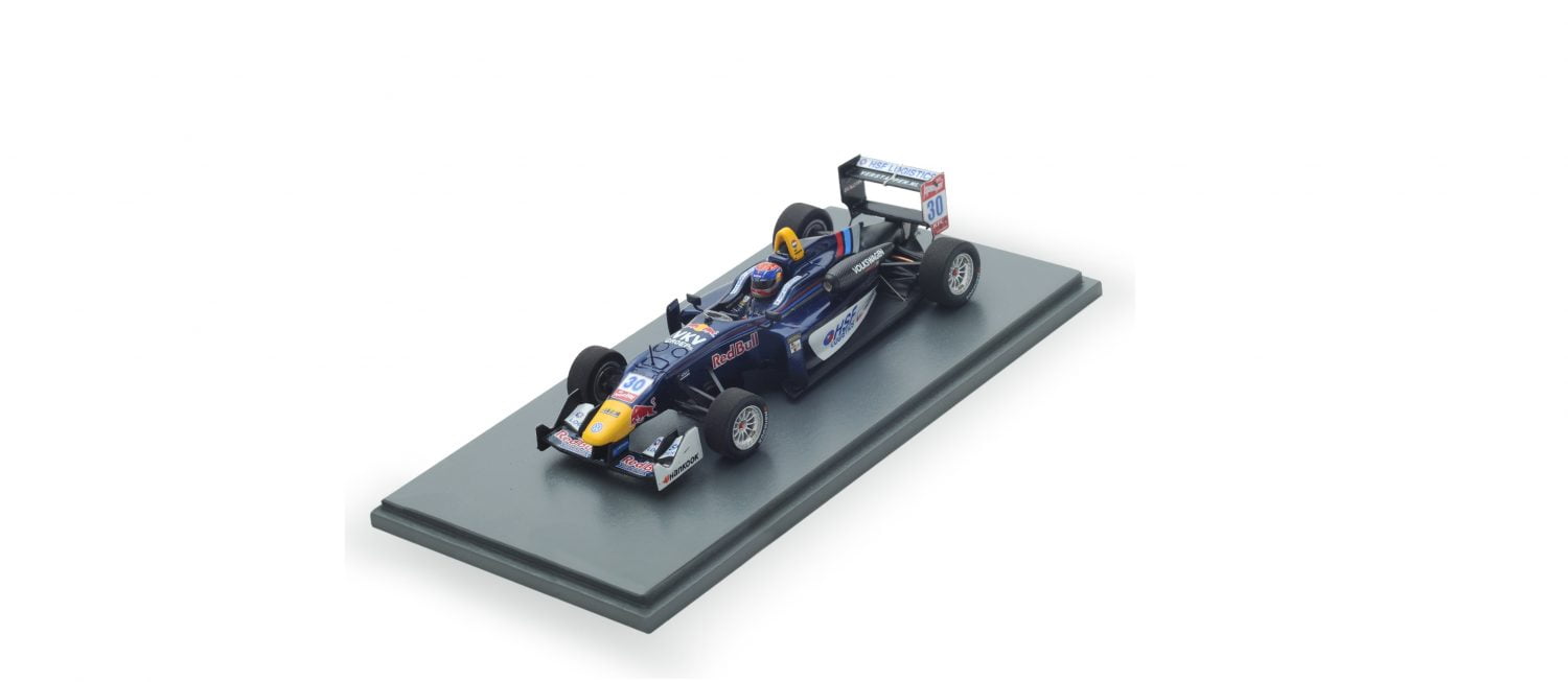 Gespot: Max Verstappens Van Amersfoort F3-bolide in 1:43