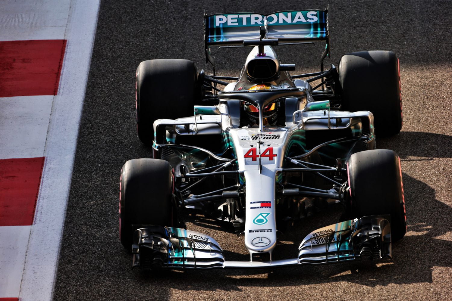 VT3: Hamilton sluit slottraining als snelste af, Verstappen vierde