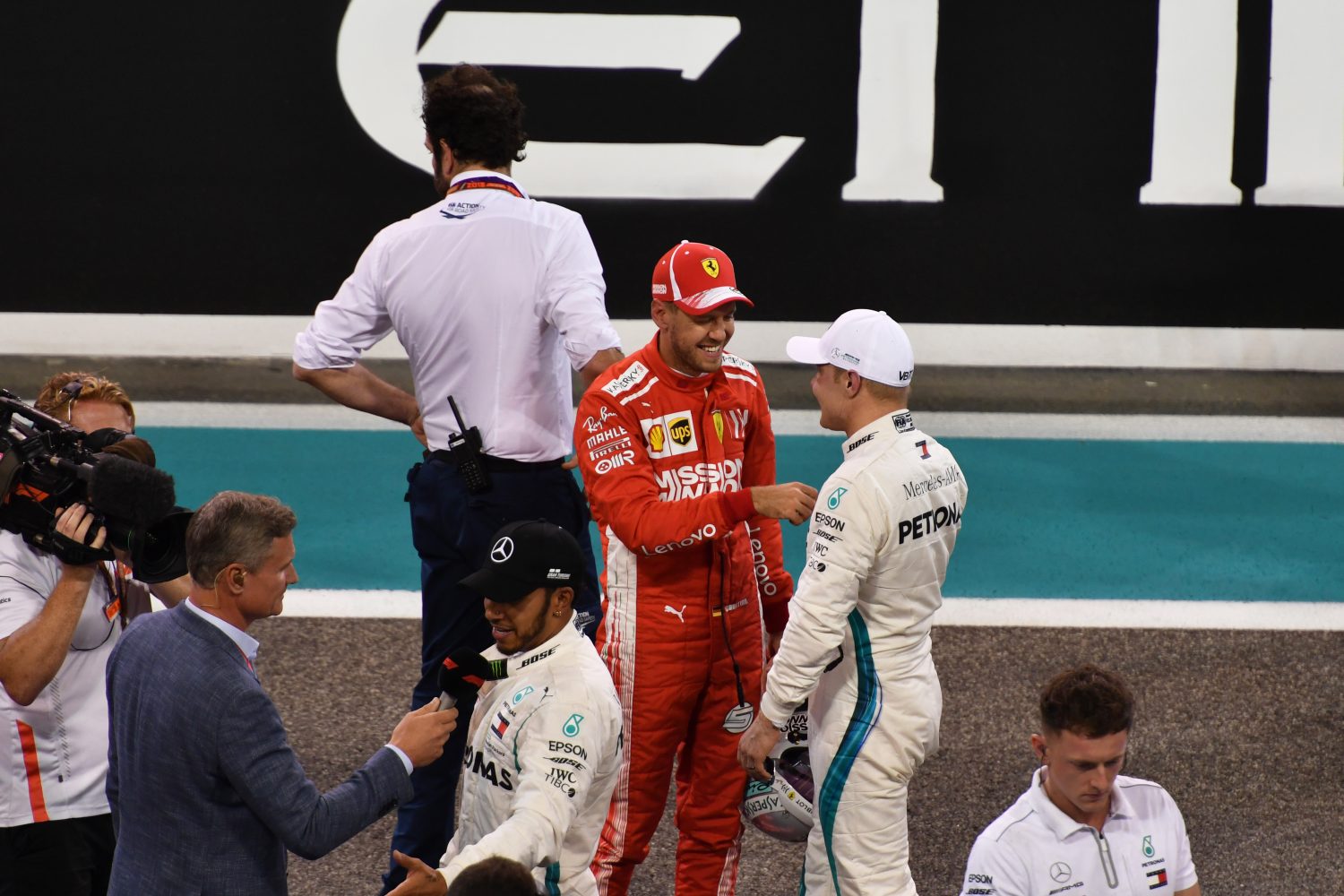 Hamilton emotioneel, Bottas beteuterd en Vettel tevreden na kwalificatie