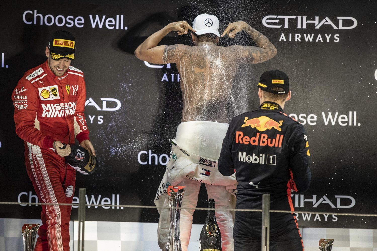 Geen parade, geen champagne: F1 anno 2020 ceremonieel uitgekleed