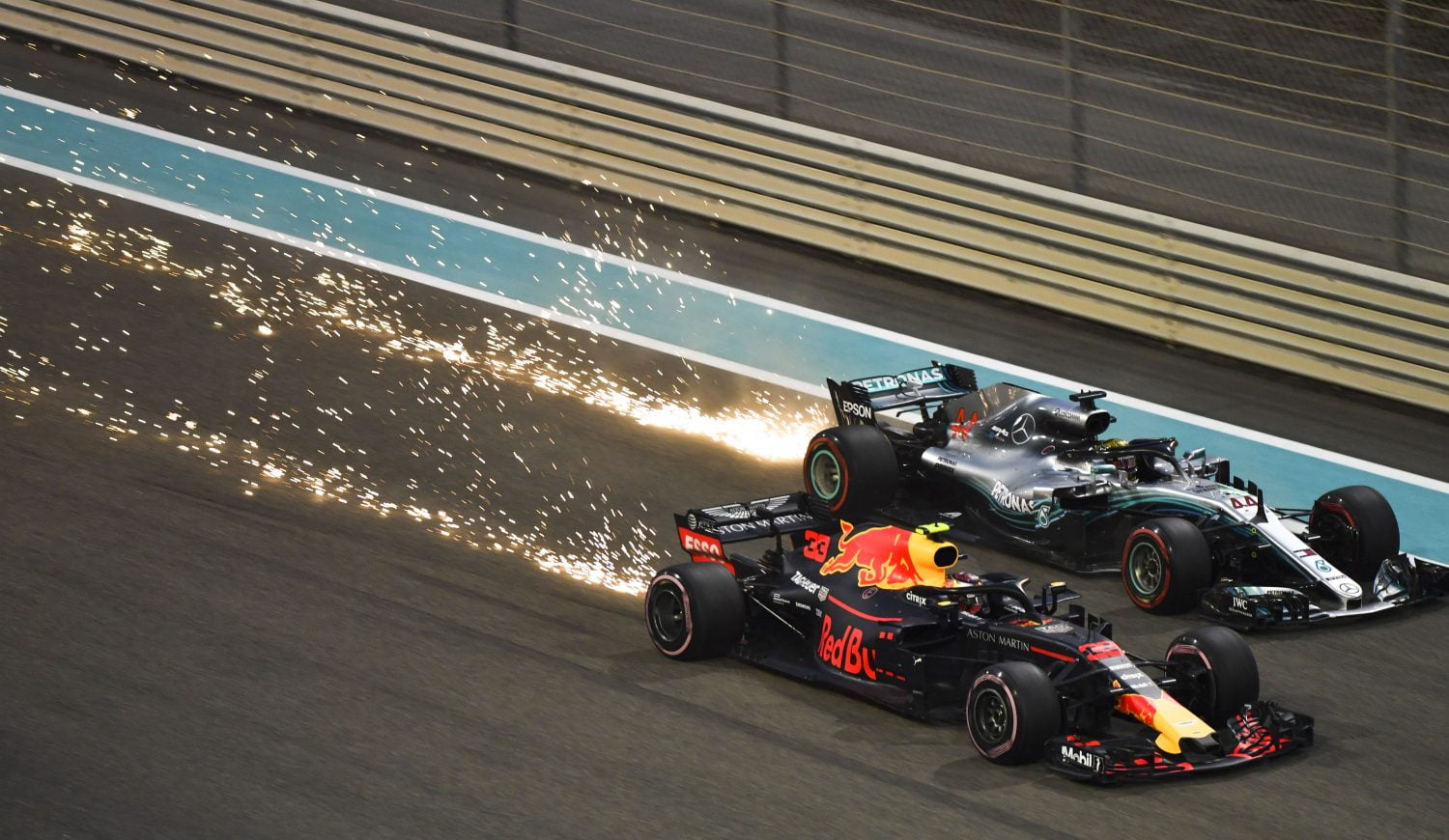 Hamilton wil ‘de allerbeste’ worden, maar waakt voor Verstappen en Leclerc