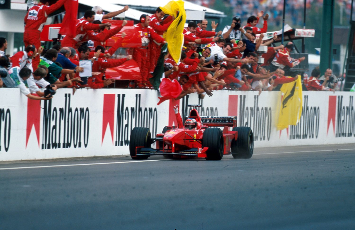 Good Michael, bad Michael: halfuur durende flying lap, levensgevaarlijke move tegen Barrichello