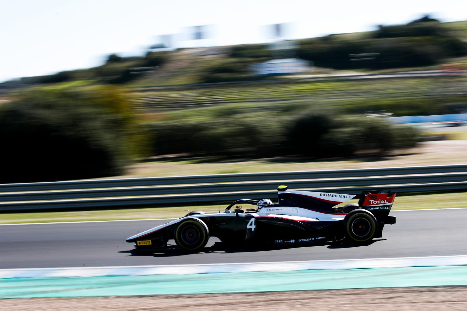 F2: De Vries bovenaan op eerste testdag in Jerez