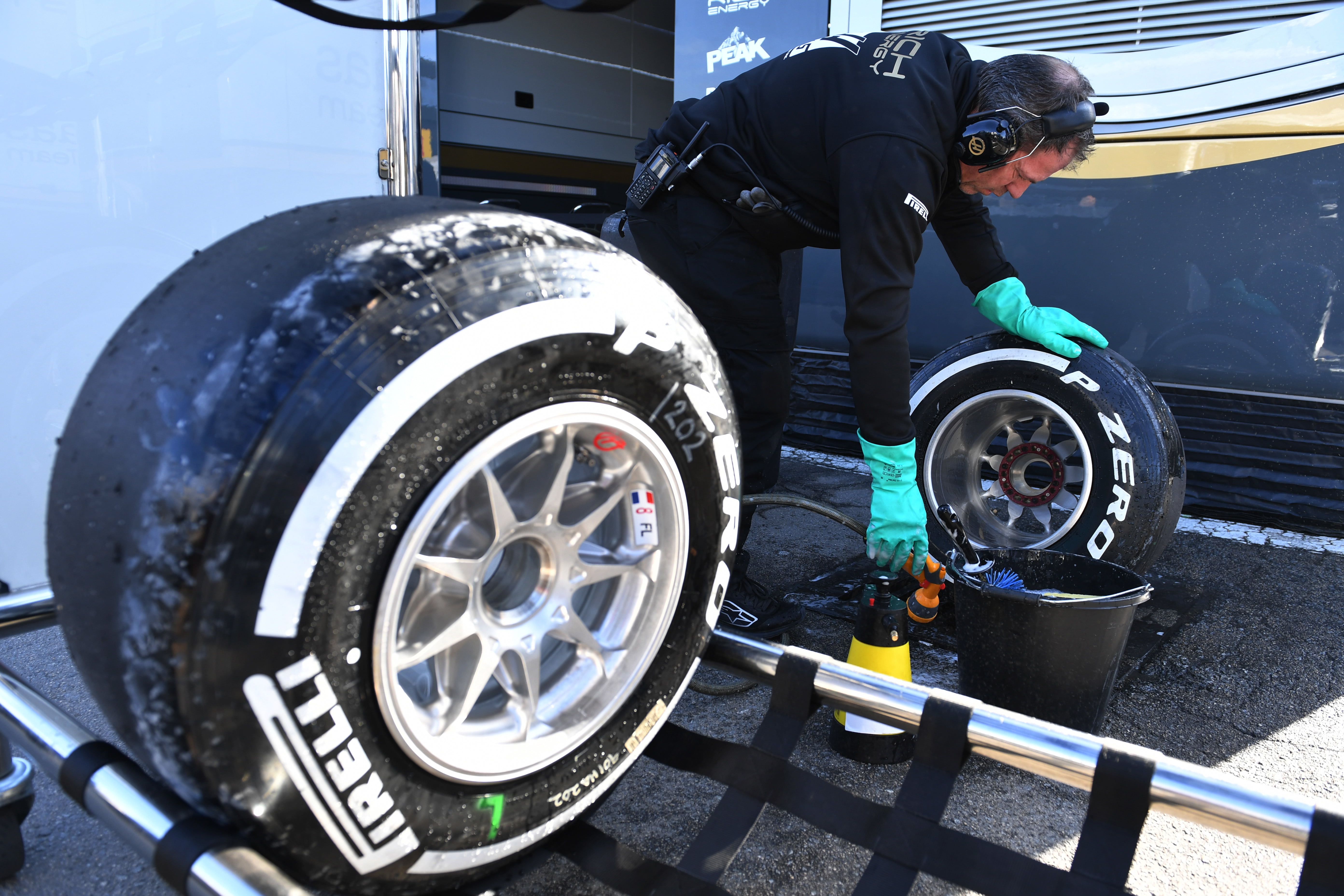 Druppelen bijgeloof Teken een foto Achtergrond: Pirelli verklaart veranderingen banden voor 2019 - Formule1.nl