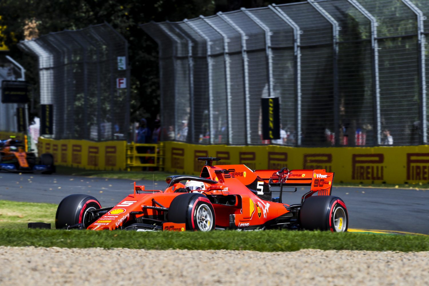 Vettel: ‘De auto voelt anders dan tijdens de tests, maar we komen er wel’