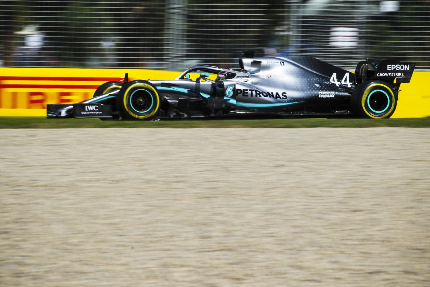 VT2: Mercedes blijft bovenaan, Verstappen op afstand op P3
