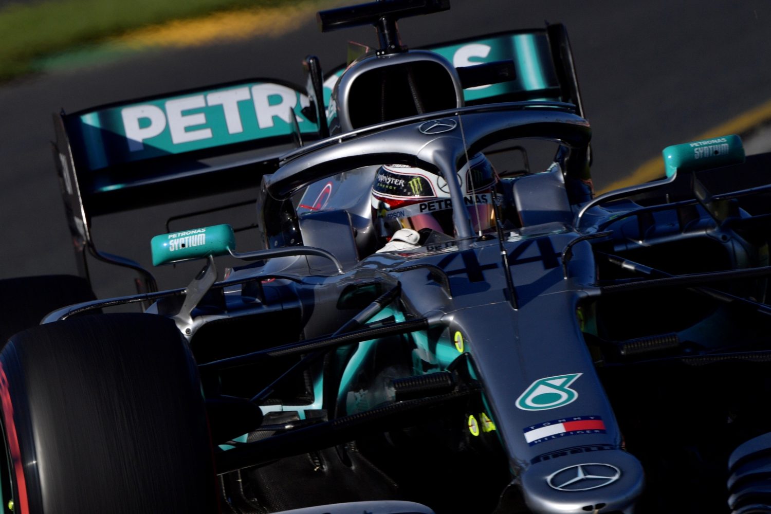 Hamilton en Bottas vol lof over Mercedes na dominant optreden