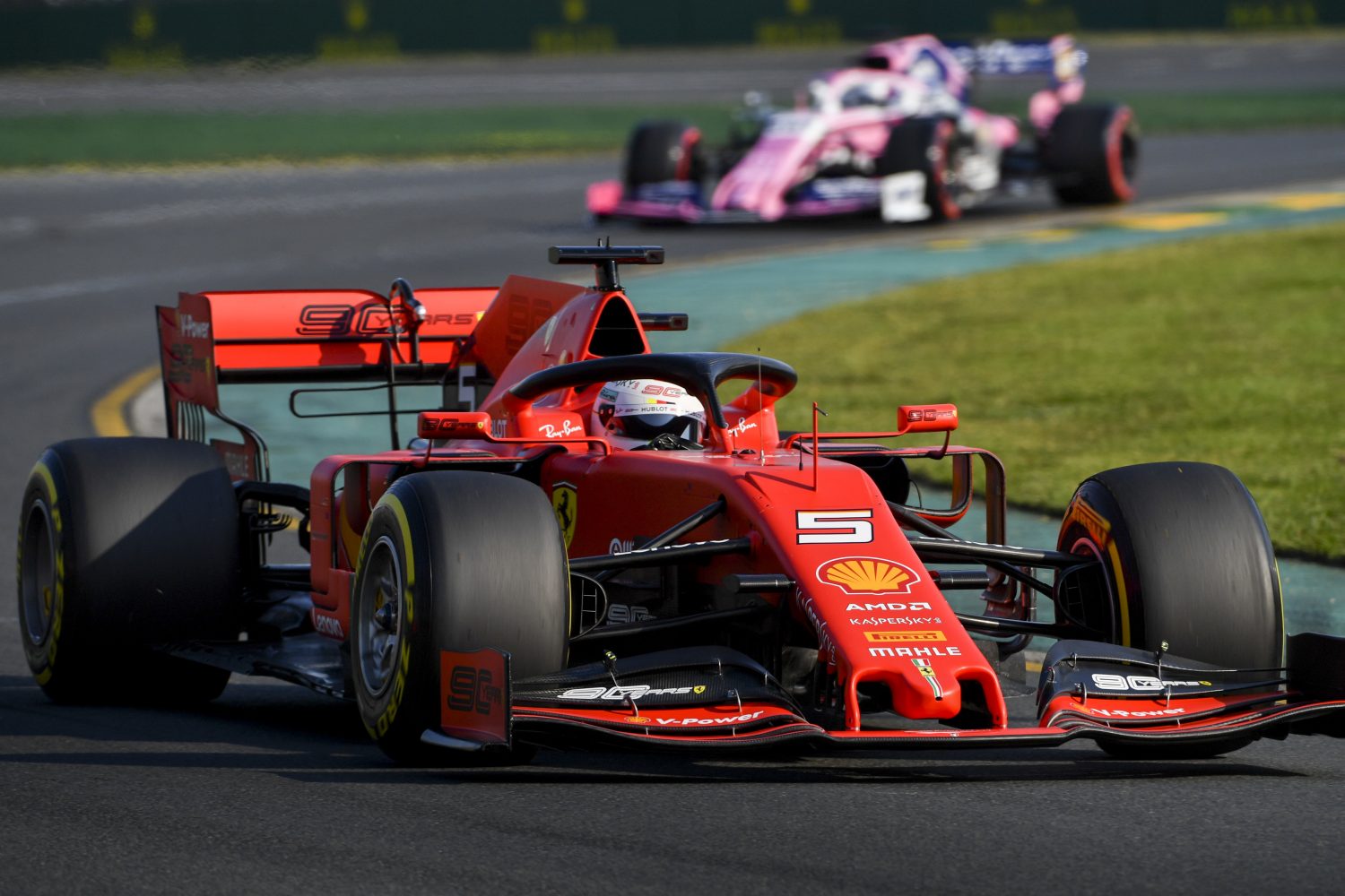 Vettel geeft niet op: ‘We zijn hier om te racen, toch? Anders wordt het maar saai’