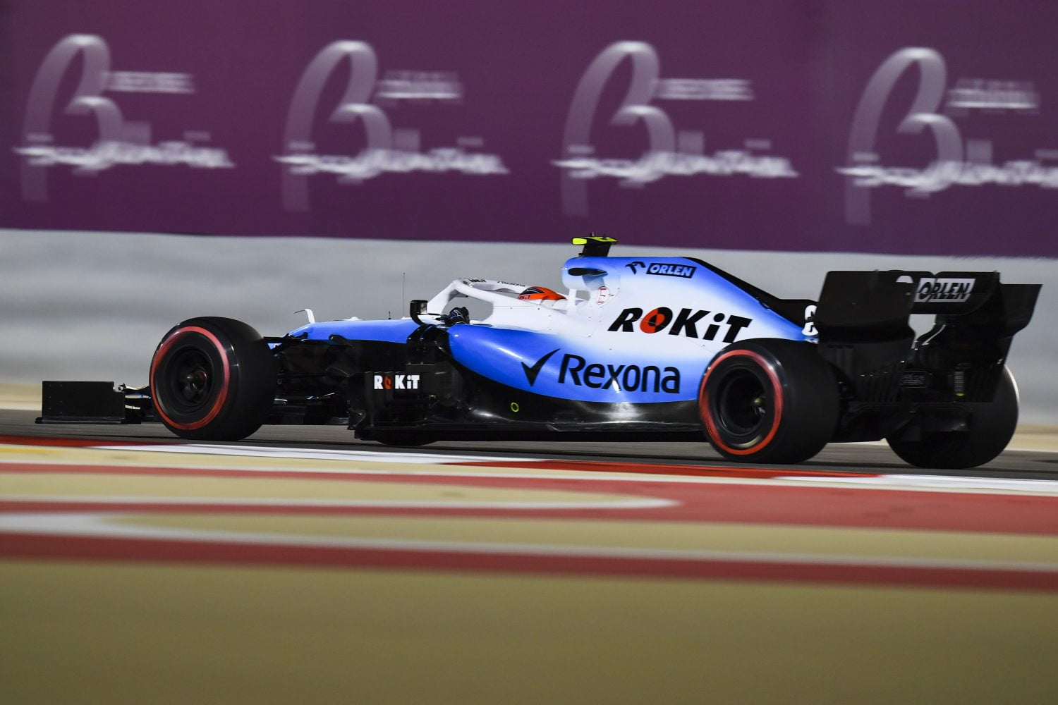 Kubica weet het ook niet: ‘Heb dezelfde setup als Russell, maar het lijkt wel een andere auto’