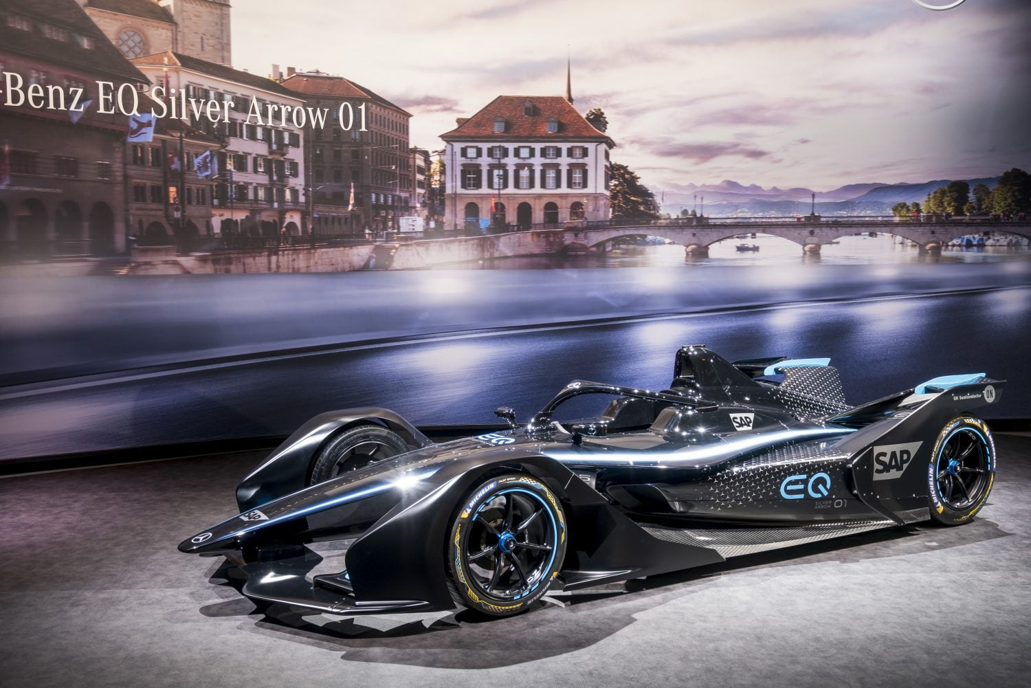 FE: Mercedes geeft voorproefje van ‘elektrische zilverpijl’