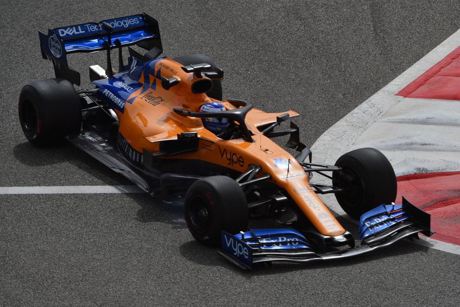 Alonso ziet vooruitgang bij McLaren: ‘Ik denk dat het een veel beter jaar wordt’