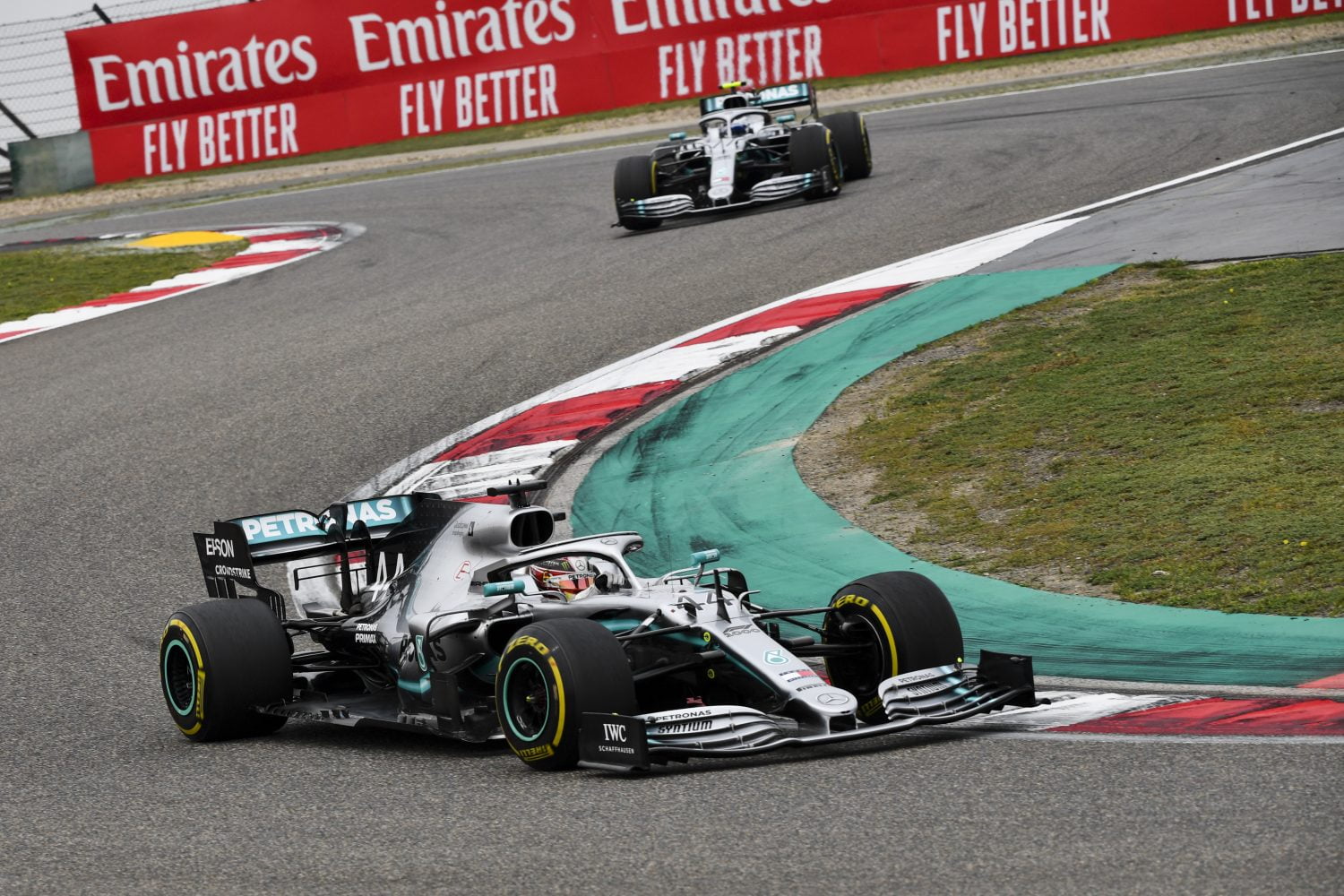 Lewis Hamilton wint in China de duizendste Grand Prix in F1-historie