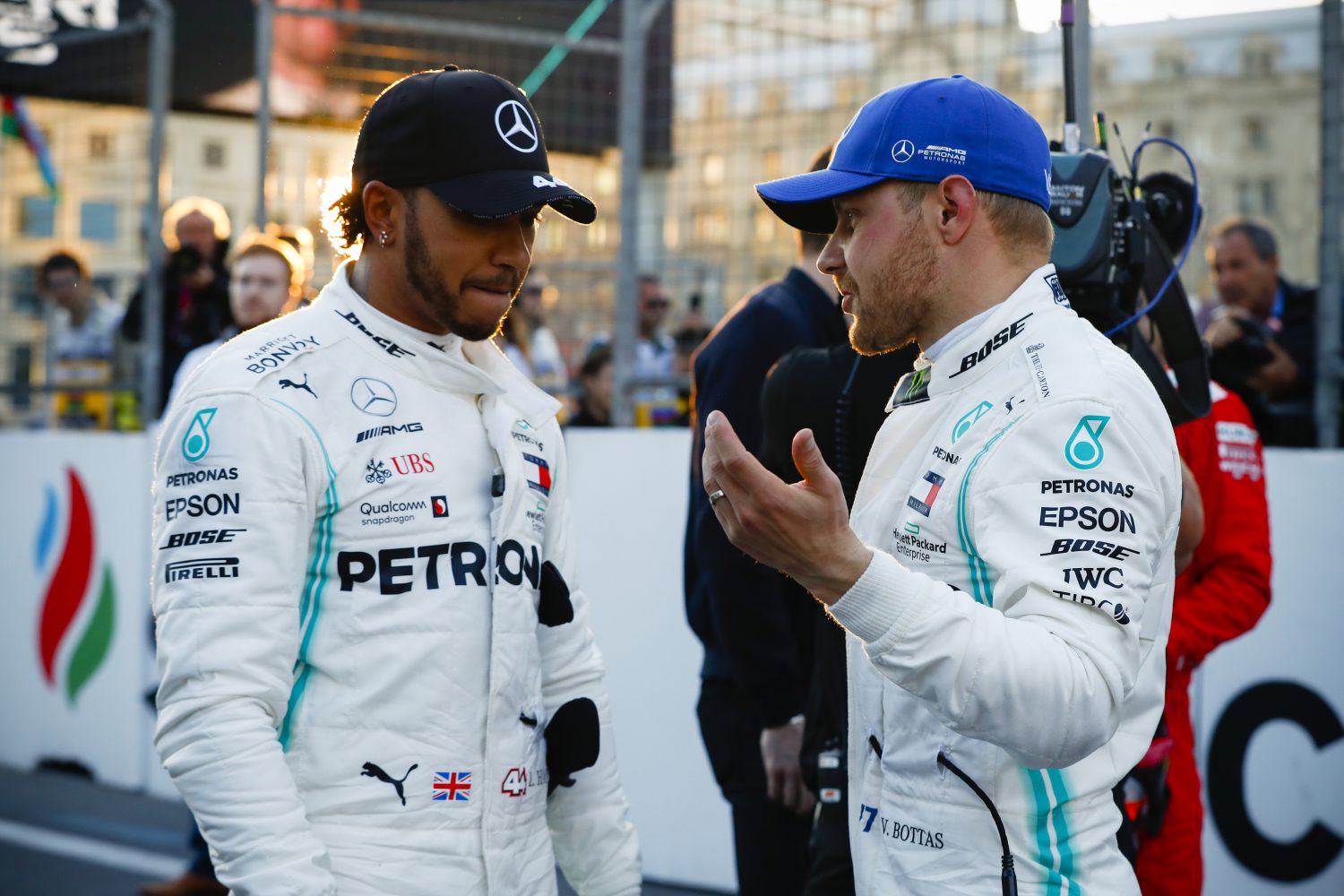 En toch weer Mercedes op één en twee: ‘Ferrari leek veruit het snelst te zijn’