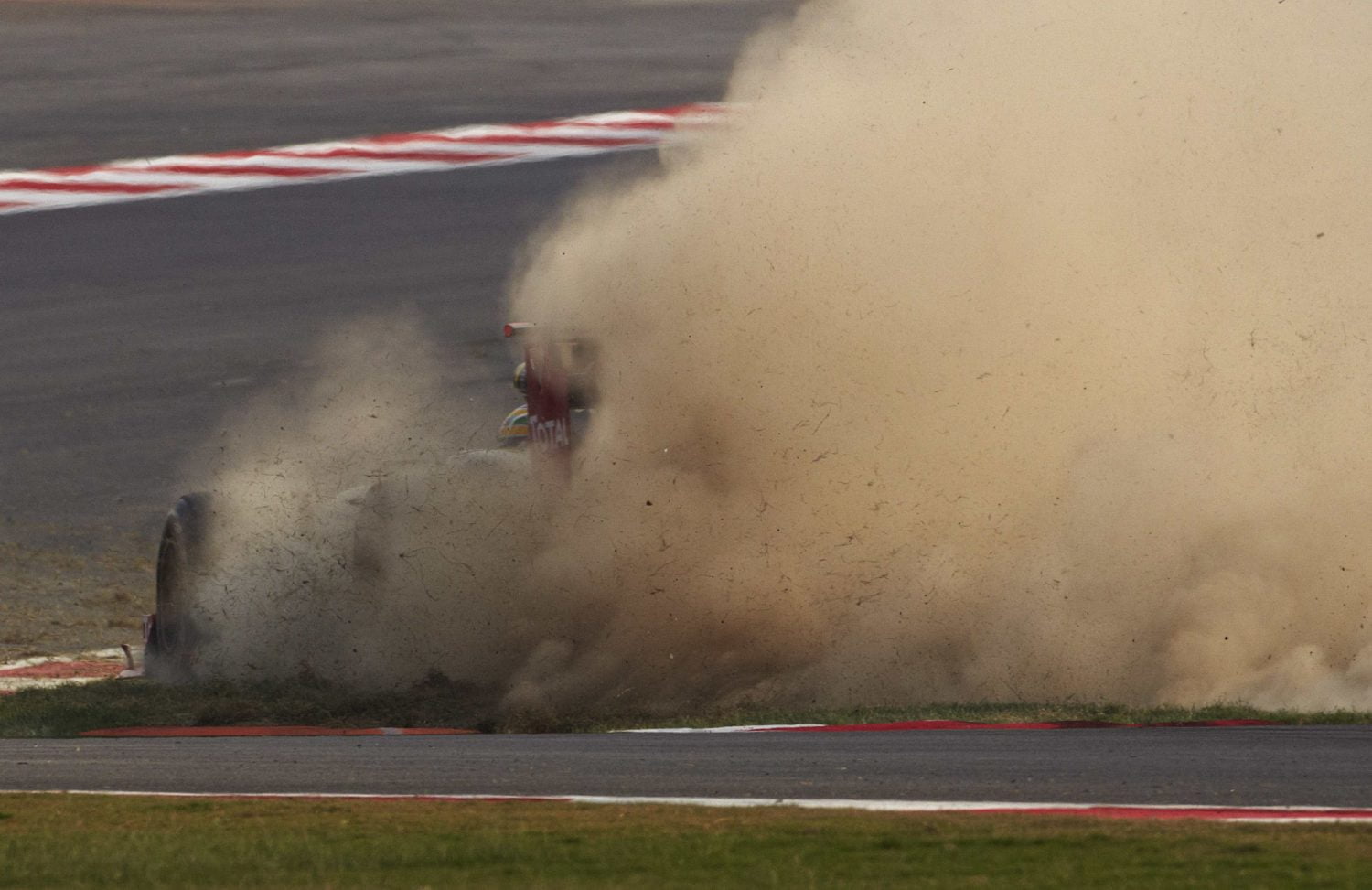 Door de lens van Peter: Glibberen op splinternieuw maar stoffig Buddh-circuit