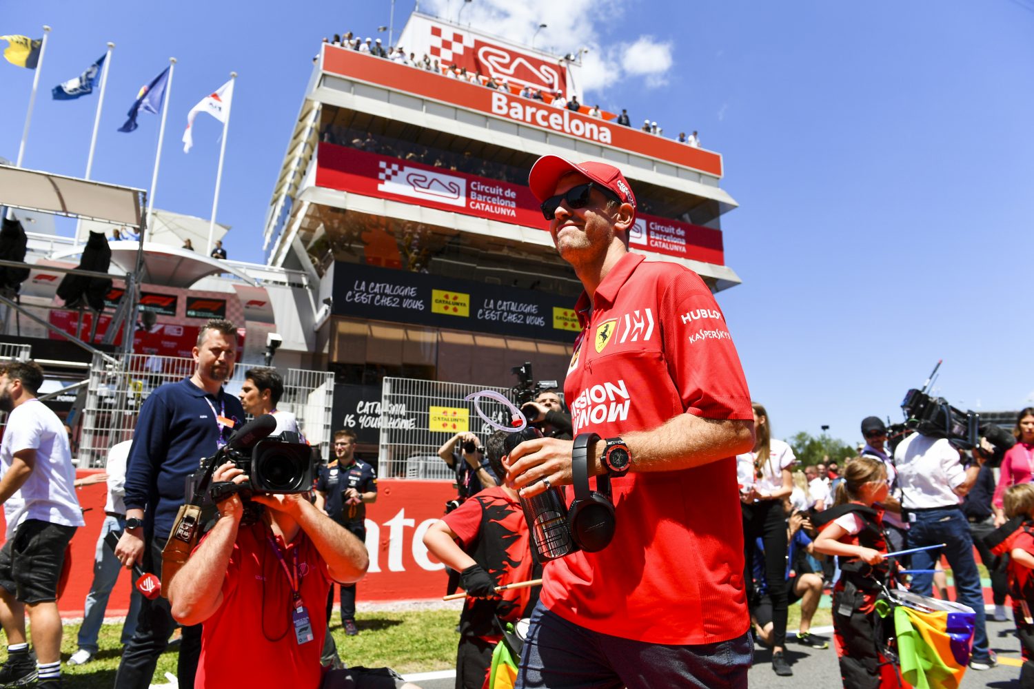 Vettel: ‘Safety car gaf ons tenminste nog een kans, maar Verstappen was te snel’
