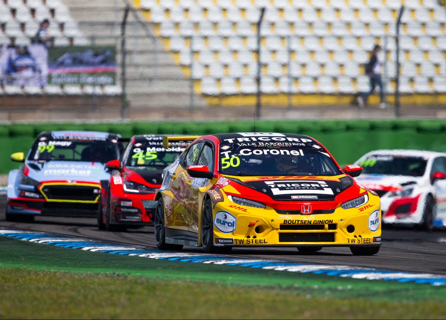 Coronel pakt punten op Hockenheim in zijn eerste weekend in TCR Europa
