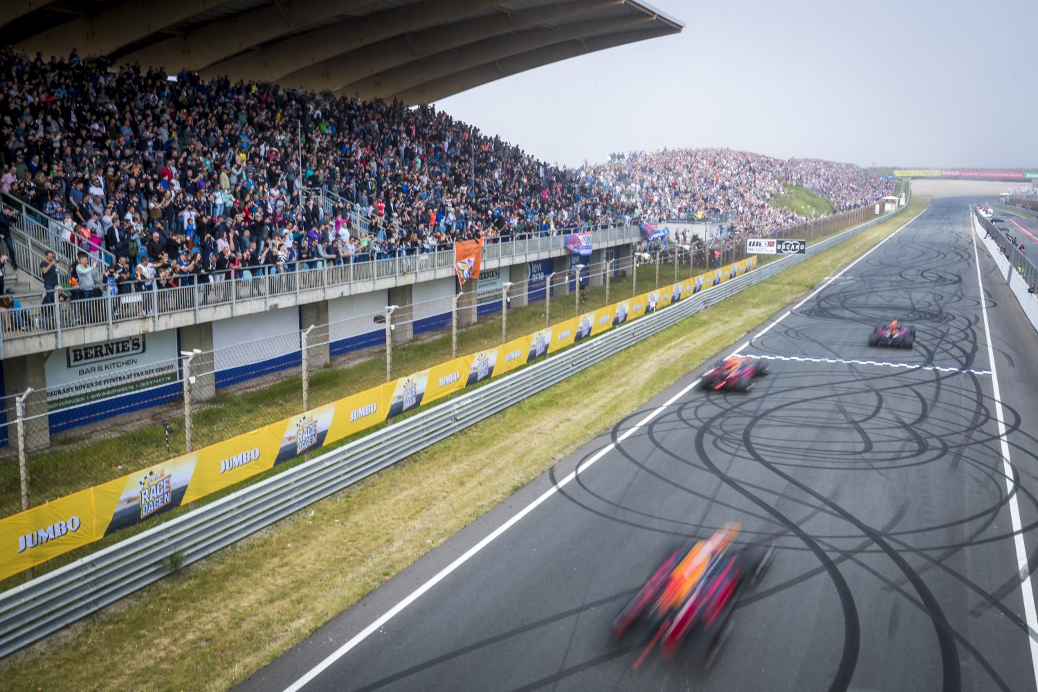 Coureurs kijken alvast vooruit naar ‘awesome, supersnel’ Zandvoort: ‘Hopelijk houden ze de grindbakken’