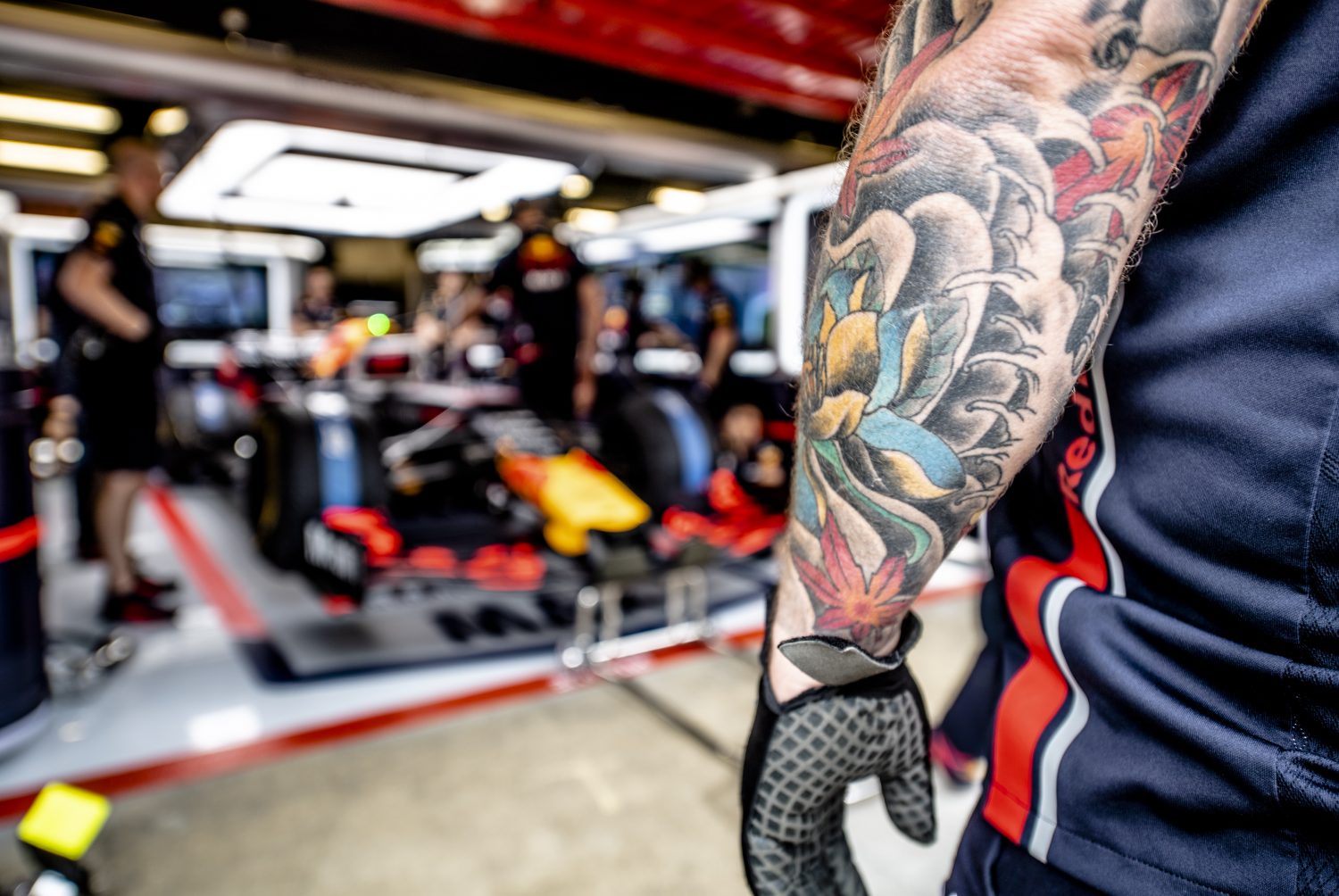 F1 door de ogen van popfotograaf Andreas Terlaak: “Deze monteur is rock ’n roll”