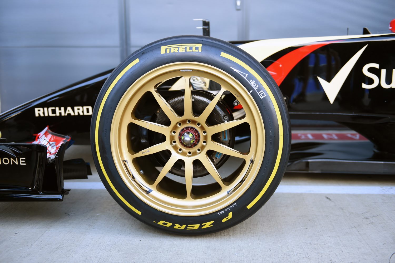 McLaren: ‘Gek dat Ferrari nog niet meedoet aan 18-inch bandentests’