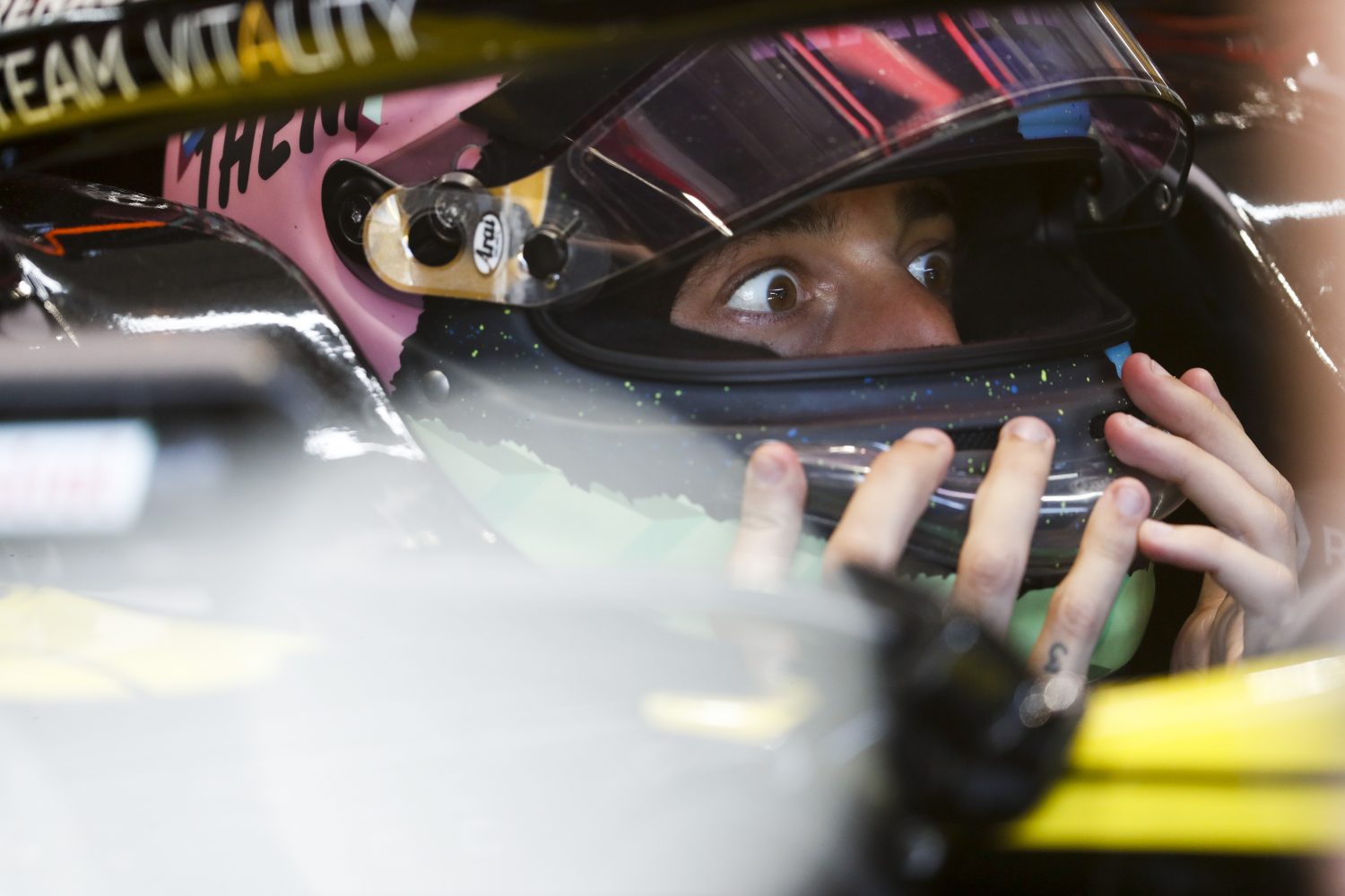 Ricciardo blij met P8, maar kan ogen niet geloven: ‘McLaren is verrassend snel!’