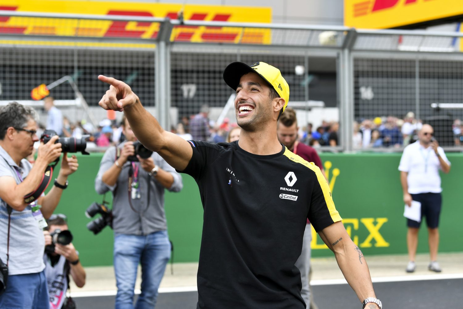 Ricciardo ziet dreiging McLaren: ‘Ik ga wat melkkannen op Norris zijn voorvleugels zetten’