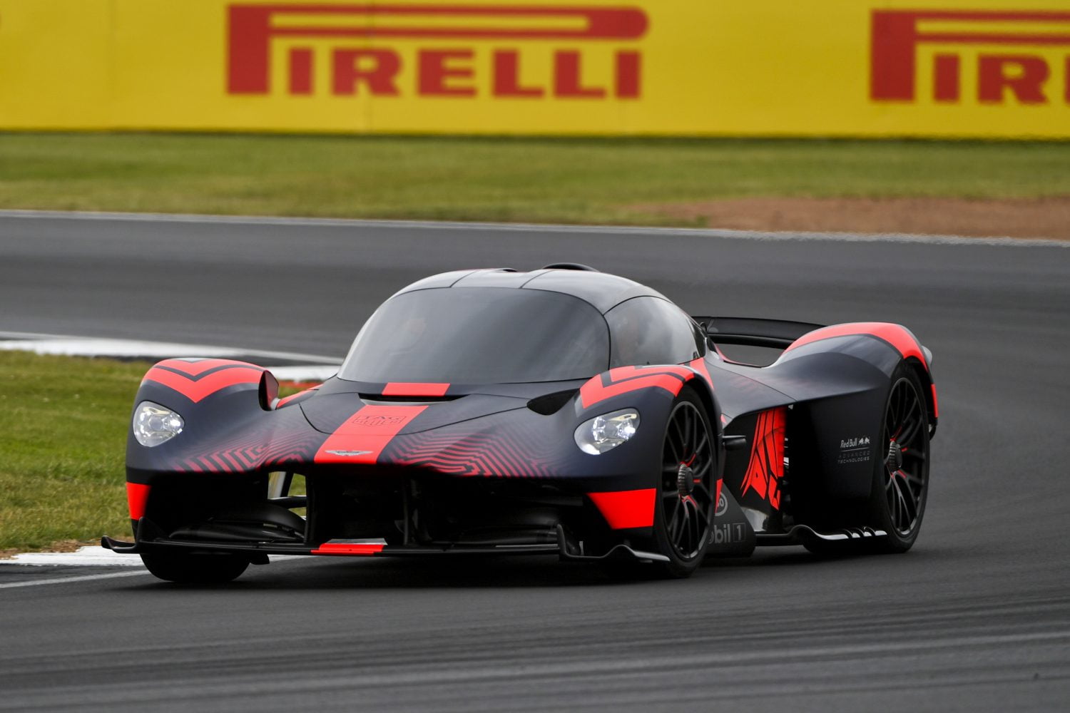 PaddockPraat: Aston Martin showt Valkyrie, purist Vettel spreekt