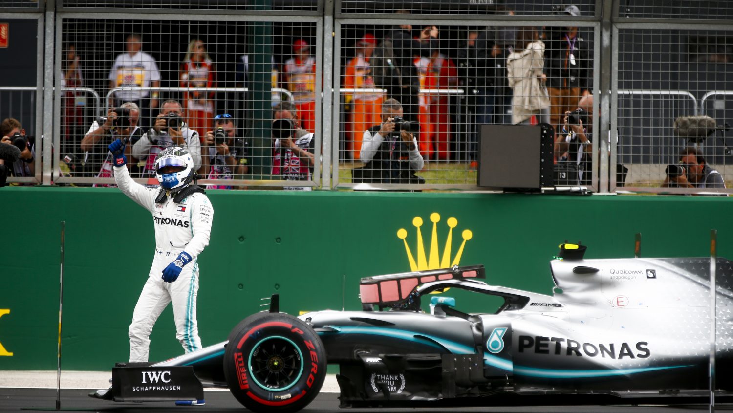 Bottas troeft Hamilton af in titanenstrijd: slechts zes duizendste verschil