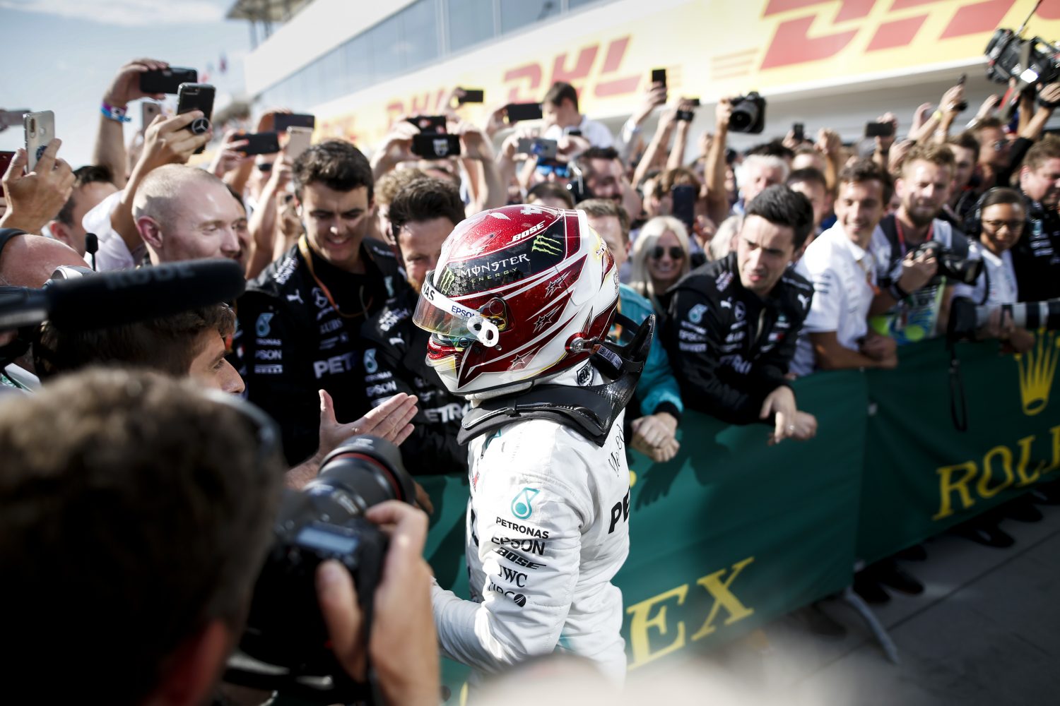 Rondje buitenlandse media: ‘Hamilton wint met Schumi-truc’ en ‘Ferrari nergens te vinden’