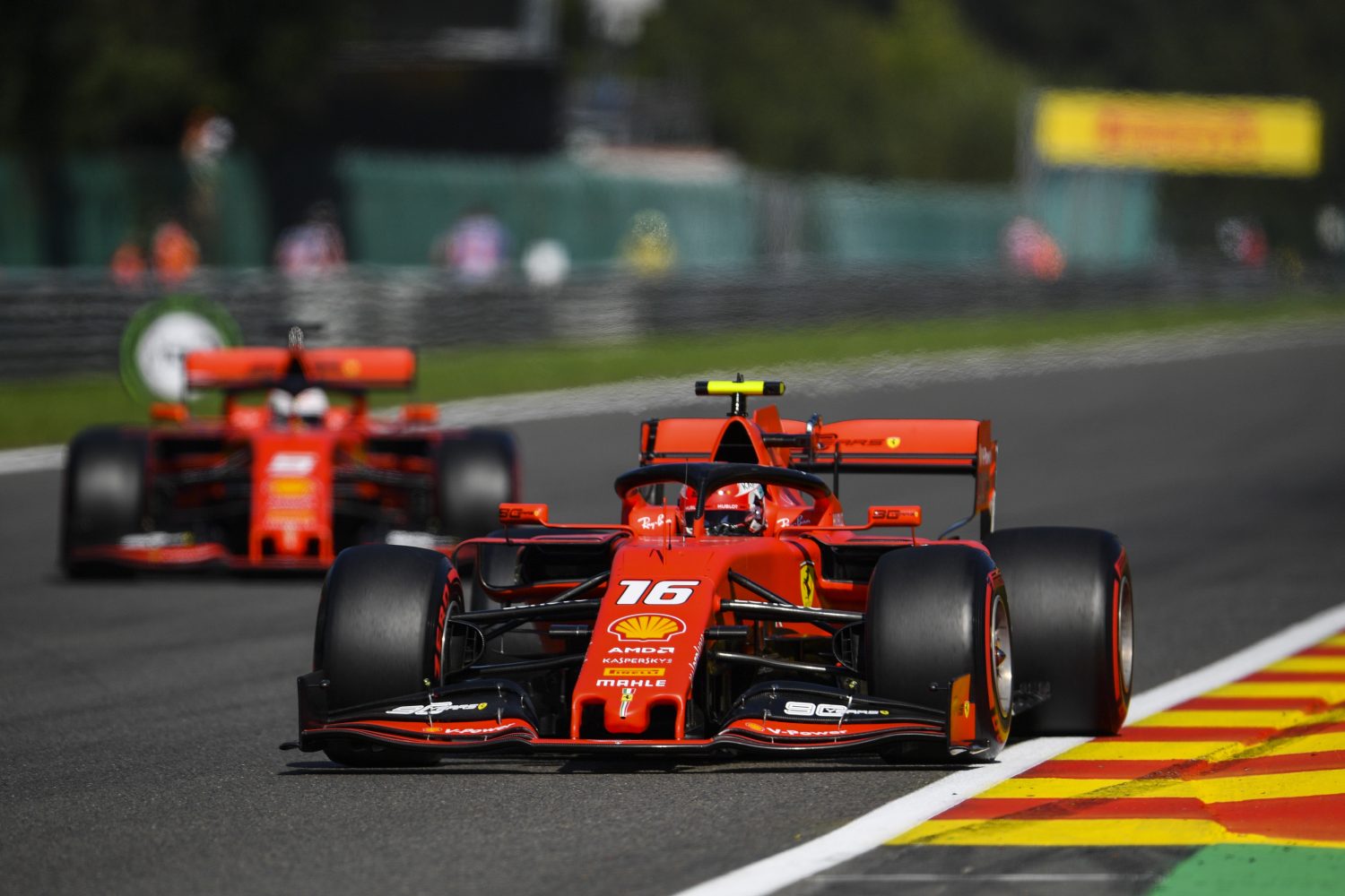 VT3: Ferrari bevestigt sterke vorm met snelste tijd, Hamilton crasht
