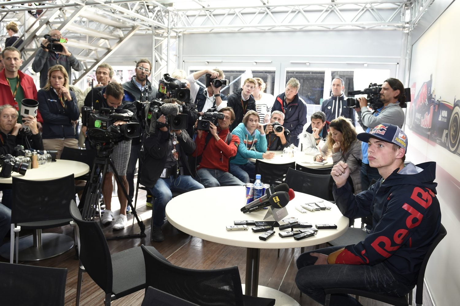 Door de lens van Peter: 16-jarige Verstappen presenteert zich aan wereldpers in Spa