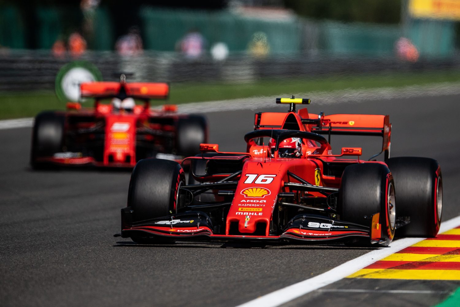Rosberg: ‘Vettel leek Barrichello wel, zege kan doorbraak zijn voor Leclerc’