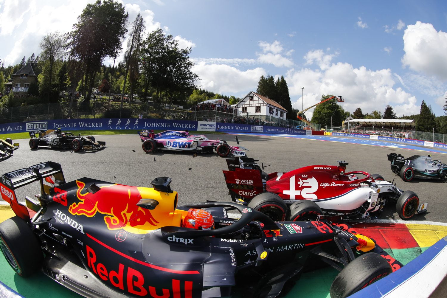 Räikkönen rustig na incident met Verstappen: ‘Reed ineens op 2 wielen’