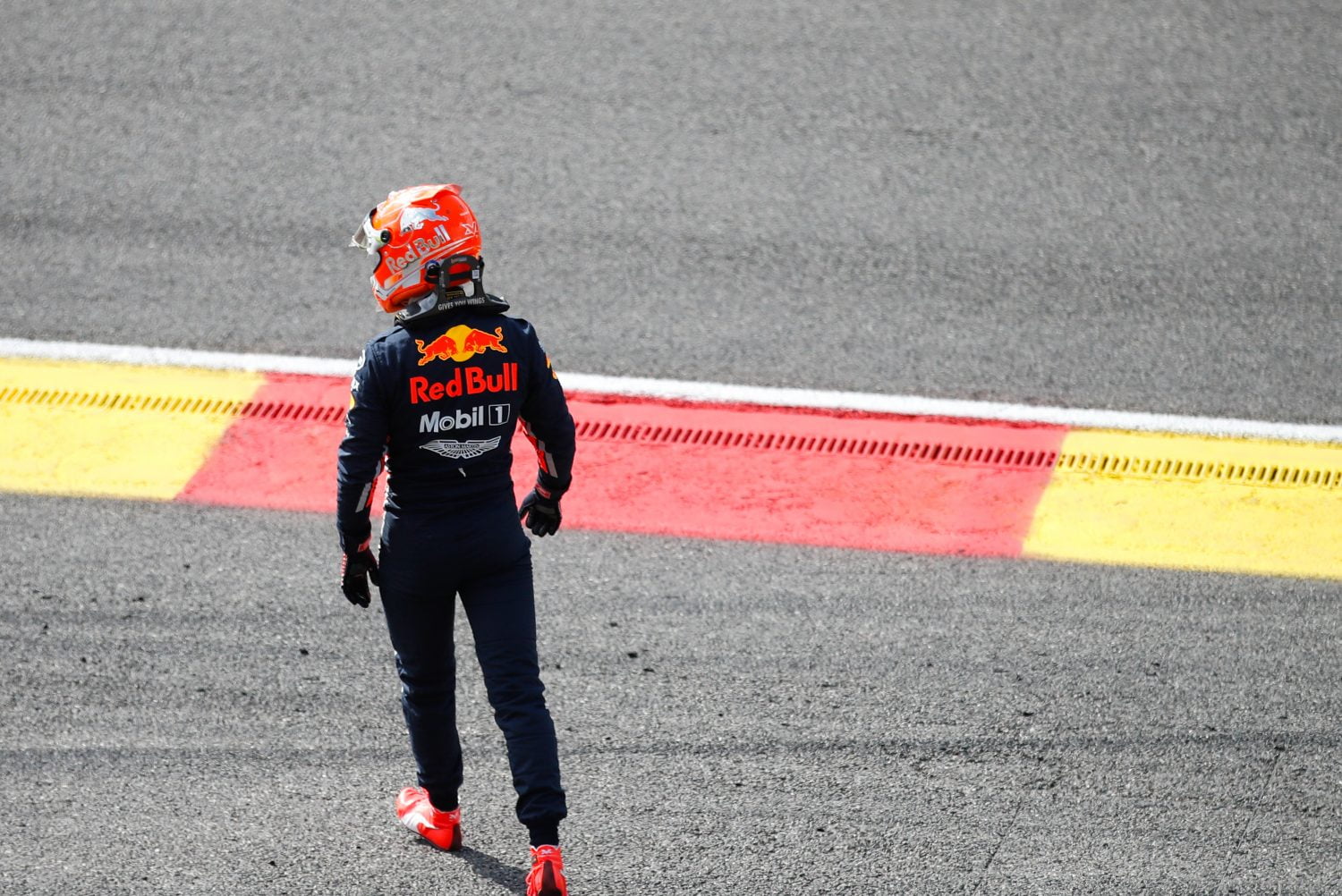 Verstappen stapt uit na touché met Räikkönen: ‘Het was snel over’