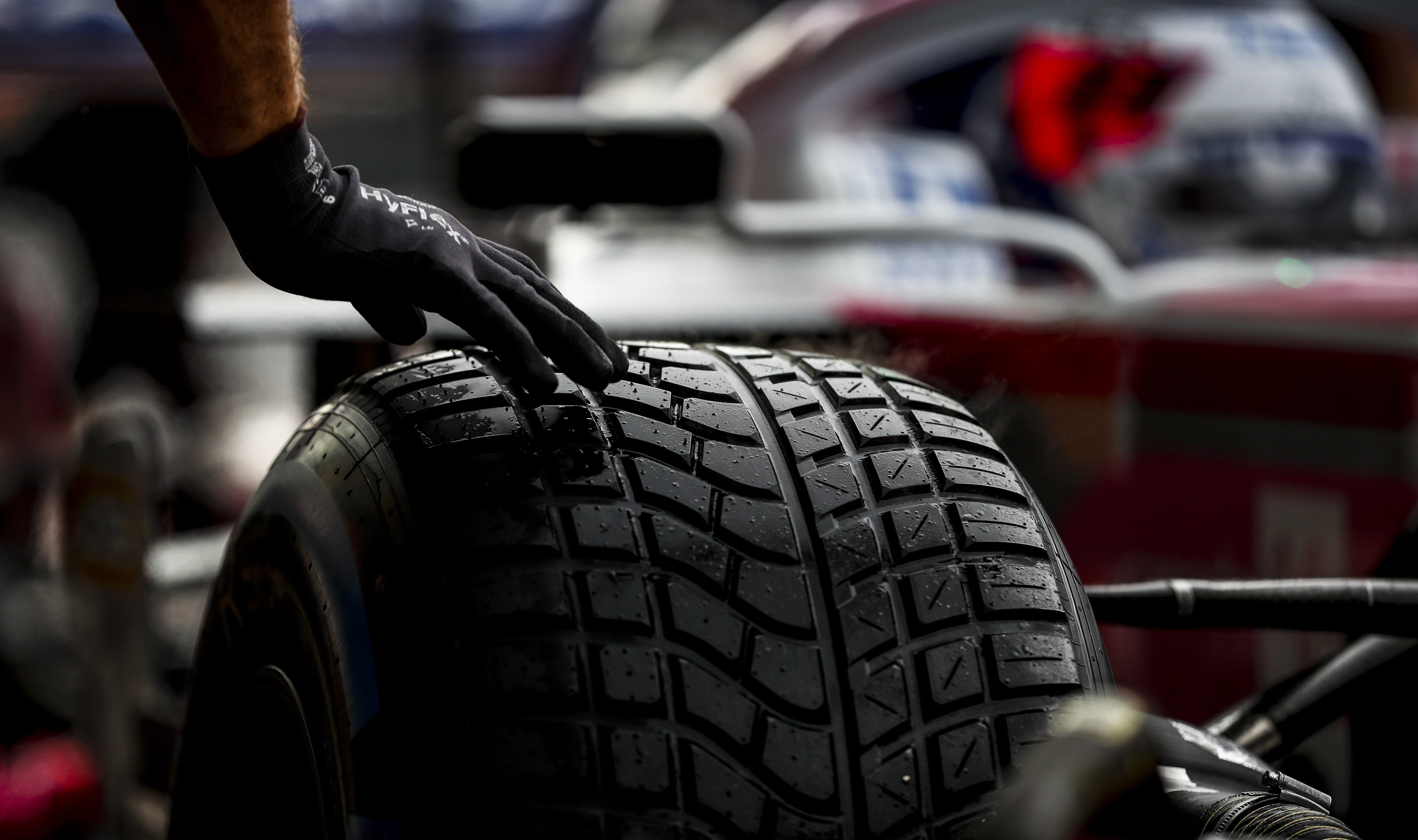 Kilauea Mountain kom Handvol Pirelli pareert: 'Regenbanden zijn niet harder dan vorig jaar' - Formule1.nl