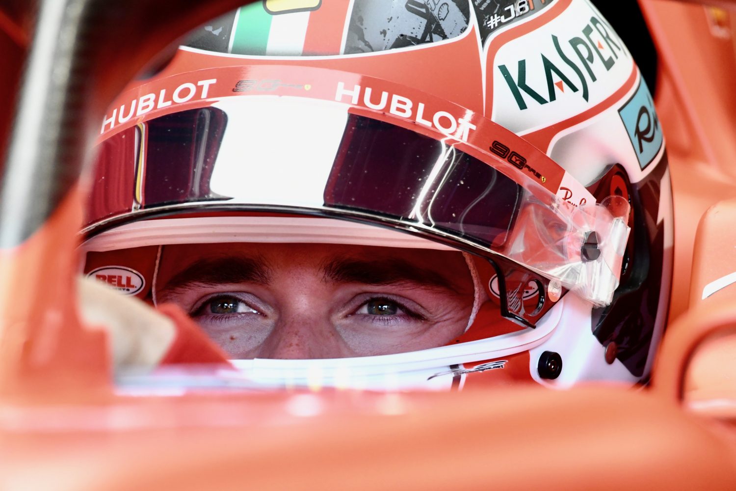 Leclerc verslaat Hamilton in gevecht om pole na bizarre anticlimax