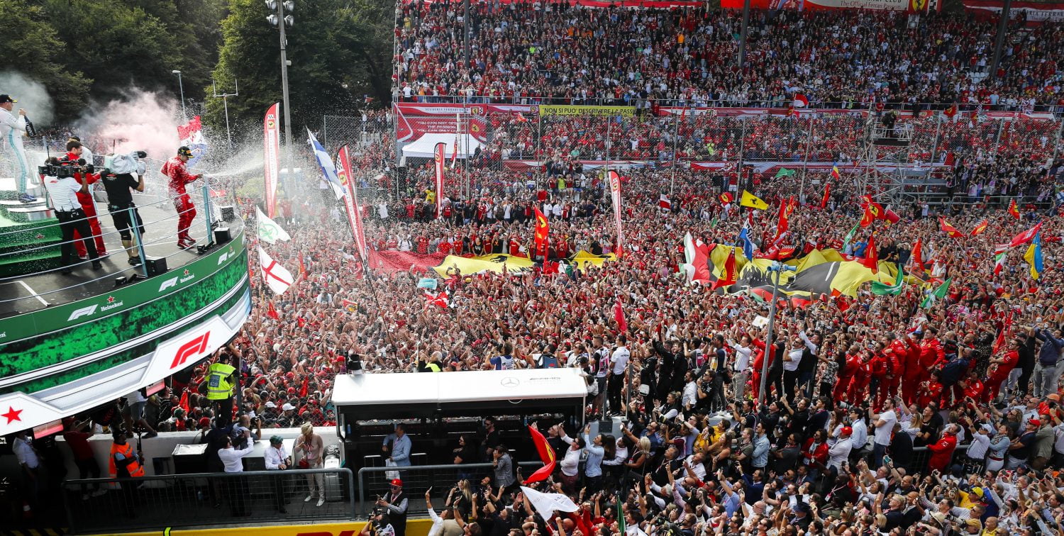 Leclerc grijpt eerste thuisoverwinning voor Ferrari sinds 2010