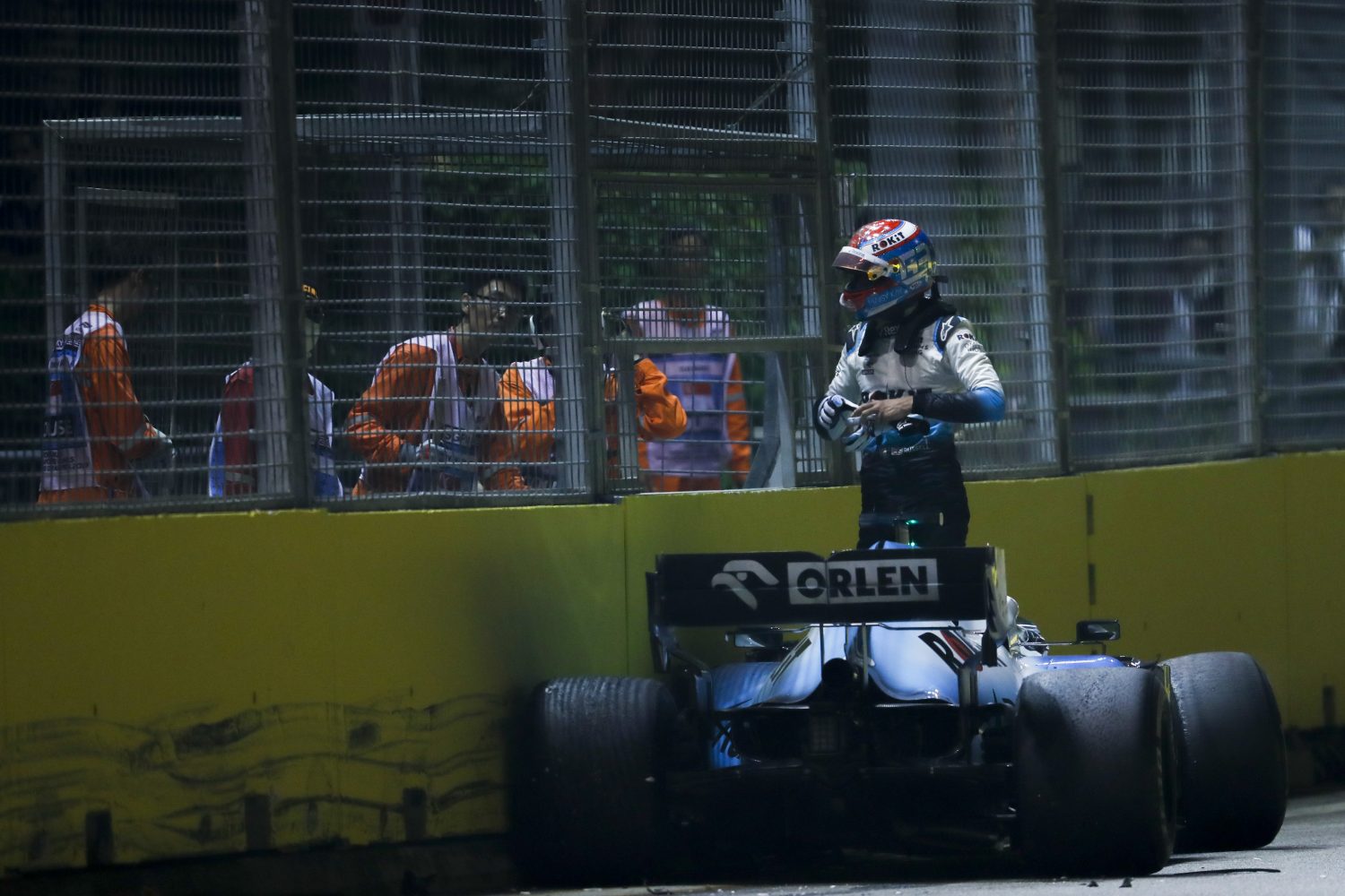 Russell en Grosjean wijzen naar elkaar: ‘Dit is geen normaal circuit voor dit soort actie’