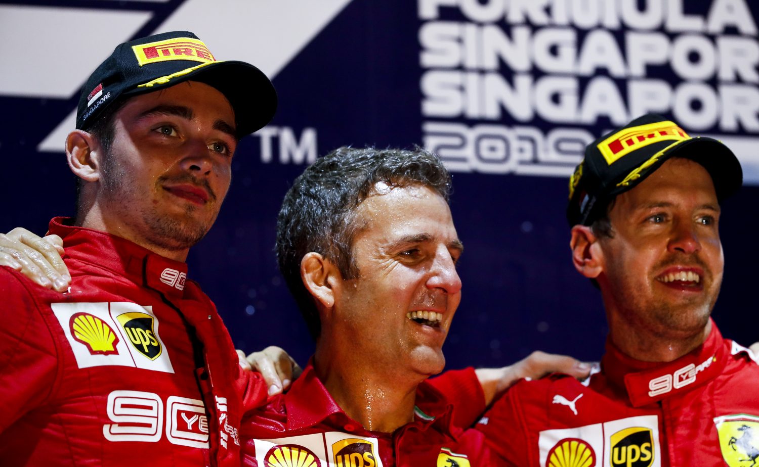 Gekibbel op boordradio Ferrari: ‘Wat is dit in vredesnaam? Blijven de posities hetzelfde?’